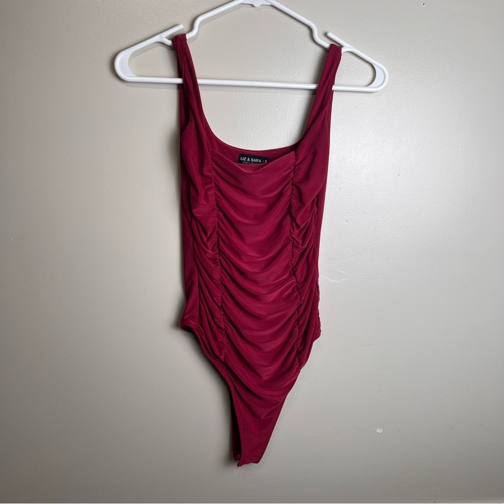 Liz & Sara Ruched Burgundy Bodysuit  Size Small EUC